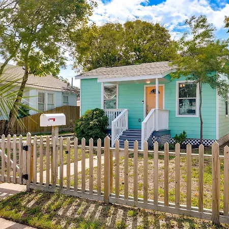 Galveston Vacation Rental Deck And Central Location